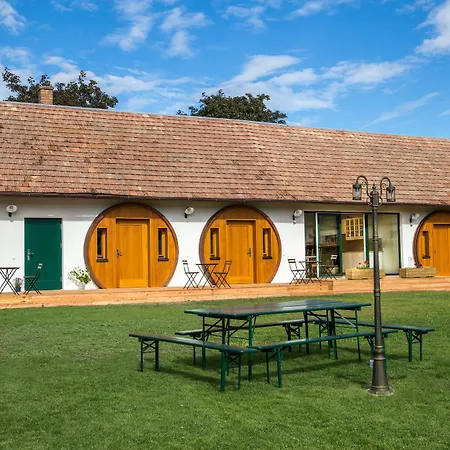 Отель Winzerhof Kuessler - Weinviertel